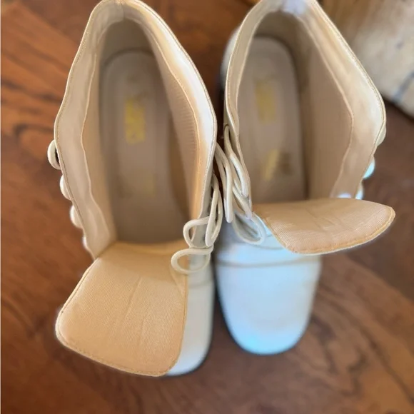 Vintage Cream Leather Ankle Boots - Picture 10 of 16